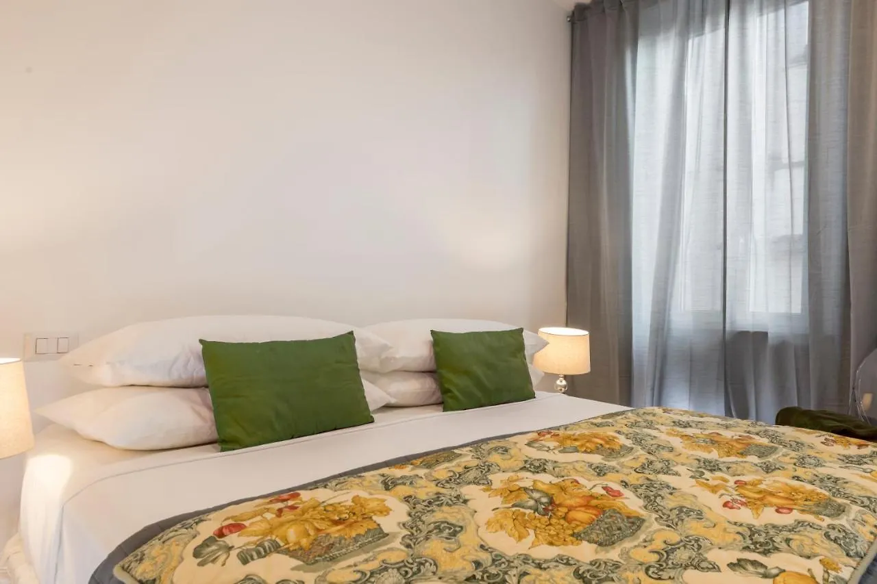 Apartment Downtown_Blossom With Small Terrace Rome Italy